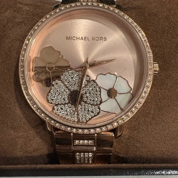 Michael Kors | Accessories | Michael Kors Jaryn Pav Rose  display picture 2